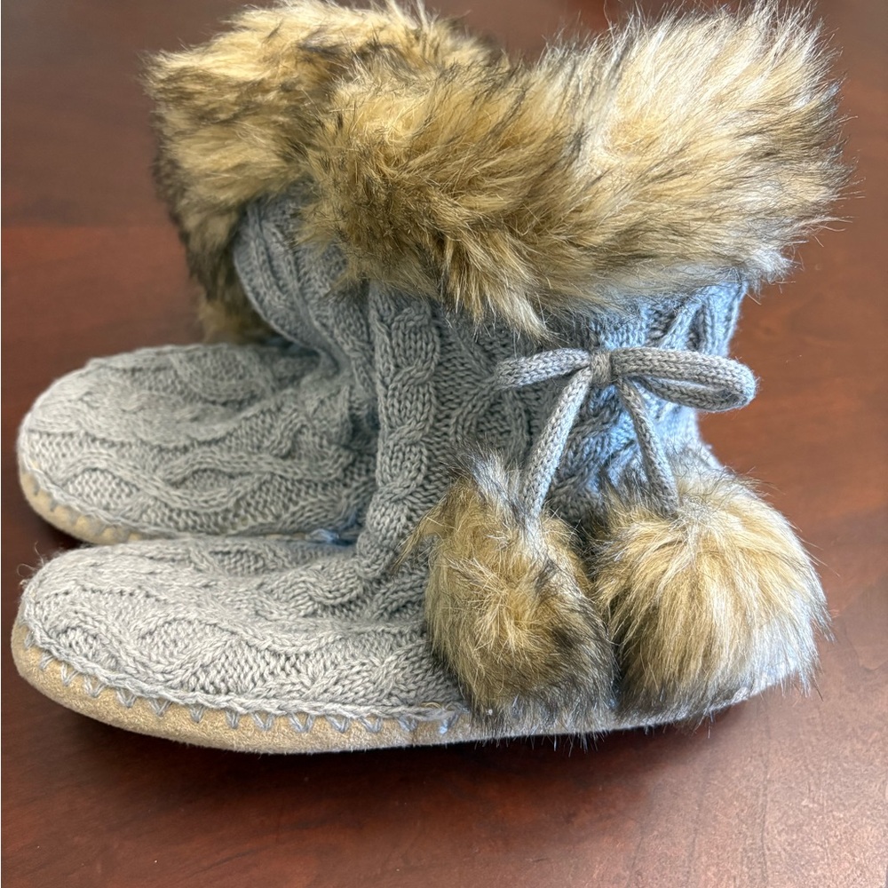 Old Navy Gray Knit Slipper Boots with Faux Fur